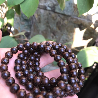 Vòng TAY NỮ GỖ TRẦM HƯƠNG  SIZE VÒNG NỮ 8MM đẹp  CHẤT LIỆU GỖ TRẦM CÓ MÙI THƠM NHẸ NHẸ Ạ