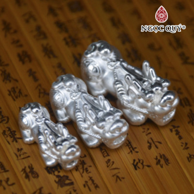 Charm bạc tỳ hưu xỏ ngang - Ngọc Quý Gemstones