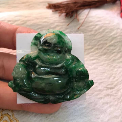 MẶT DÂY CHUYỀN NAM PHẬT DI LẶC ĐÁ CẨM THẠCH TỰ NHIÊN XANH NGỌC LÝ ĐẸP QUÁ  SIZE Ngang 47mm x Cao 41mm x  Dầy 7mm  NAM BỌC VÀNG LÀM MẶT DÂY CHUYỀN ĐEO ĐẸP Ạ