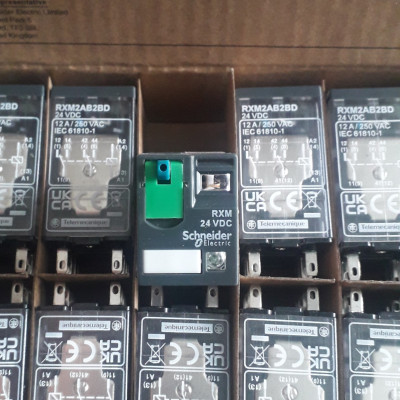 | CHÍNH HÃNG | Relay trung gian RXM4AB2P7 Schneider 14 chân, điện điều khiển 220 Vac