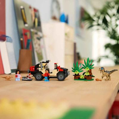 LEGO JURASSIC 76972 Đồ Chơi Lắp Ráp Cuộc Tẩu Thoát Khỏi Raptor (285 chi tiết)