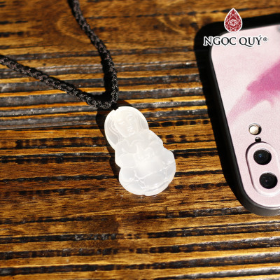 Mặt dây chuyền phật bà đá mã não trắng mệnh thủy, kim - Ngọc Quý Gemstones