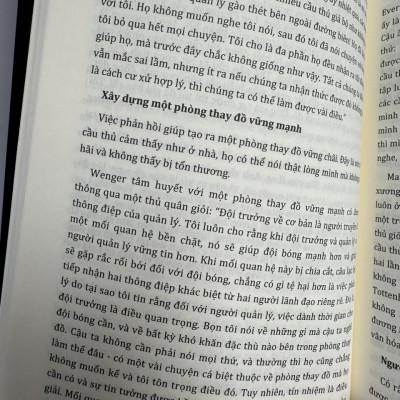 THE MANAGER: Bên trong suy nghĩ, chiến thuật và cách đắc nhân tâm của các nhà lãnh đạo tài ba (bìa mềm) - Mike Carson - Minh Đức dịch – THBooks – NXB Hà Nội