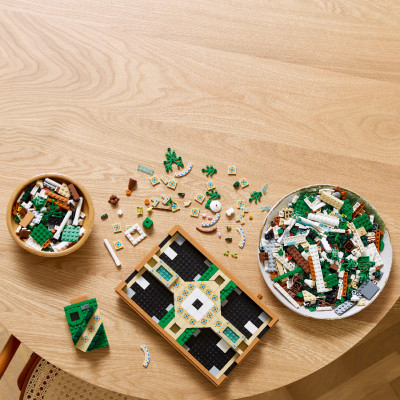 Đồ Chơi Lắp Ráp Khu Vườn Tây Ban Nha LEGO ADUTLS 10359 (1302 chi tiết)