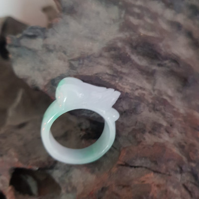 Nhẫn Tỳ Hưu Mới Nam Ni 19mm Đá Cẩm Thạch Tự Nhiên Trắng Xanh nhẹ Bóng Đẹp Size Nhẫn đk 19mm x bản 11mm ạ