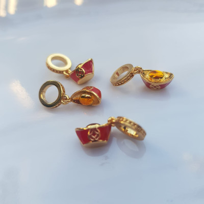 Phụ Kiện Charm Vòng Tay Nữ đẹp Hình Thỏi vàng đỏ mạ vàng kiểu đẹp Nữ đã có vòng tay hạt chuỗi , vòng tay kiểu thì charm thỏi vàng đỏ kiểu này vào đeo đẹp may mắn xinh lắm ạ
