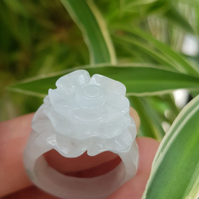 Nhẫn Nữ mới chạm Bông Hồng Nổi màu Trắng rất đẹp đá cẩm thạch tự nhiên Ni 18mm hợp mệnh kim mệnh thủy đeo tay xinh lắm ạ