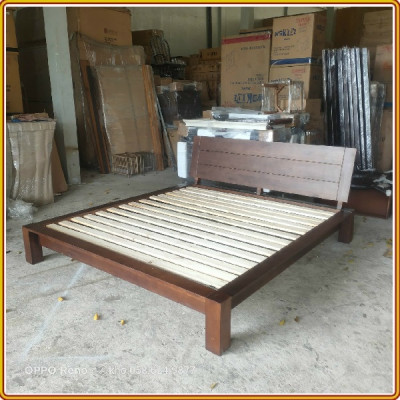 Giường ngủ Tundo gỗ sồi, mặt gỗ màu nâu óc chó 210 x 157 x 100cm