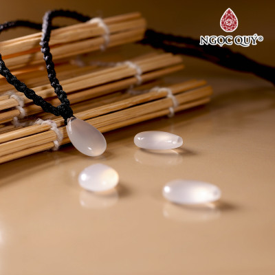 Mặt dây chuyền giọt nước mã não trắng 14x10mm mệnh thủy, kim - Ngọc Quý Gemstones
