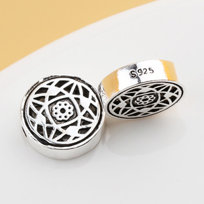 1 Cái Charm bạc tròn xỏ ngang hoa văn - Ngọc Quý Gemstones
