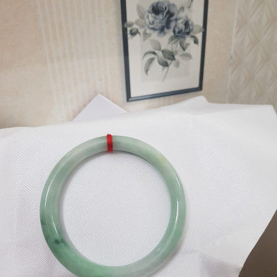 Vòng cẩm thạch Xanh Ngọc Mơ Đẹp 58mm x Dầy 8mm Chất liệu 100% đá cẩm thạch tự nhiên Màu xanh ngọc mơ nhẹ nhẹ bóng đẹp sang nữ 56kg - 68kg đeo đẹp ạ