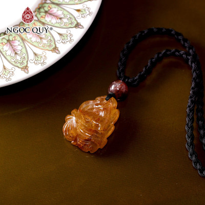 Mặt dây chuyền hồ ly thạch anh tóc cam 25x19mm mệnh hỏa, thổ - Ngọc Quý Gemstones