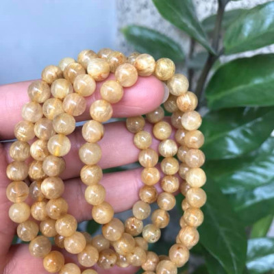 VÒNG TAY ĐÁ THẠCH ANH TÓC VÀNG TỰ NHIÊN SẠCH ĐẸP 108 HẠT SIZE VÒNG 7MM 100% ĐÁ THIÊN NHIÊN NỮ MỆNH KIM MỆNH THỔ MỆNH THỦY ĐEO KIỂU QUẤN TAY RẤT SANG RẤT XINH Ạ
