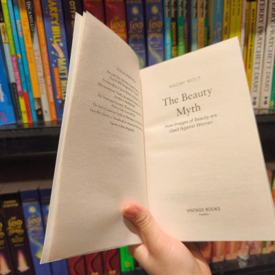 Sách - The Beauty Myth by Naomi Wolf - Sách tiếng anh, bìa mềm