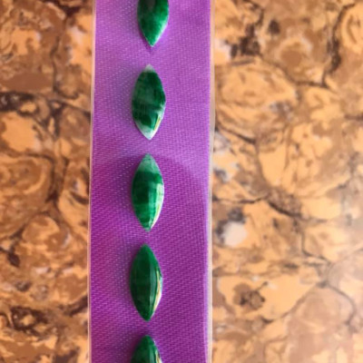 BỘ TRANG SỨC LẮC TAY MỚI KIỂU HẠT DƯA NHỎ 15MM X ĐK 6MM  ĐÁ CẨM THẠCH XANH SƠN THỦY BÓNG TỰ NHIÊN ĐẬM ĐẸP  NỮ LÀM LẮC TAY VÀNG ĐEO ĐẸP VÀ SANG LẮM Ạ