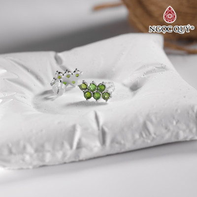 Bông tai bạc đính đá diopside 2,5mm sát tai mệnh hỏa mộc - Ngọc Quý Gemstones