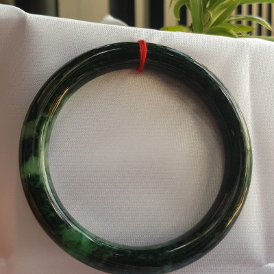 Vòng Cẩm Thạch tự nhiên mới A Sịn Sơn Thủy Sao 55mm x chột 8,2mm Màu đen xanh sơn thủy đậm Vân lý đẹp sang sịn quá đẹp Nữ 54kg - 65kg đeo chuẩn hợp mệnh Thủy mệnh Mộc đeo đẹp ạ