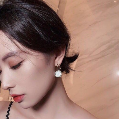 Bông tai titan tròn đính đá cẩn xà cừ sang trọng