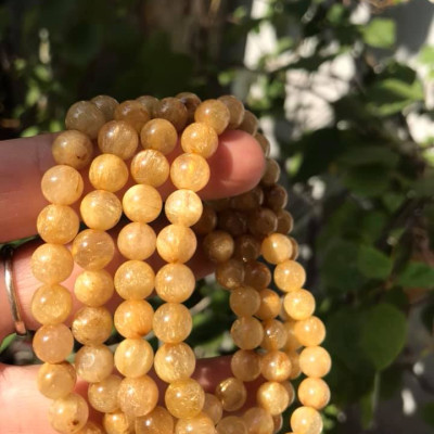 VÒNG TAY ĐÁ THẠCH ANH TÓC VÀNG TỰ NHIÊN SẠCH ĐẸP 108 HẠT SIZE VÒNG 7MM 100% ĐÁ THIÊN NHIÊN NỮ MỆNH KIM MỆNH THỔ MỆNH THỦY ĐEO KIỂU QUẤN TAY RẤT SANG RẤT XINH Ạ