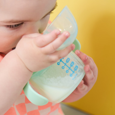 Bình tập uống nước có vòi mút chống tràn, chống sặc Tommee Tippee Soft Spout, 150ml, cho bé từ 4 tháng – Hồng