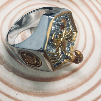 Nhẫn Bọ cạp vàng kiểu cổ, Khắc nổi, Chất liệu hợp kim Titanium; mang lại sự mạnh mẽ, cá tính, kèm túi nhung Hồng phát