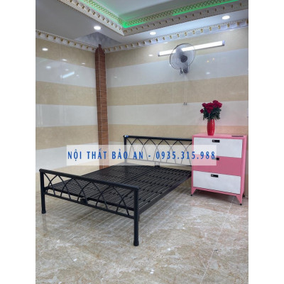 Giường sắt mỹ nghệ giá rẻ nhiều size từ 1m đến 1m8