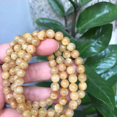 VÒNG TAY ĐÁ THẠCH ANH TÓC VÀNG TỰ NHIÊN SẠCH ĐẸP 108 HẠT SIZE VÒNG 7MM 100% ĐÁ THIÊN NHIÊN NỮ MỆNH KIM MỆNH THỔ MỆNH THỦY ĐEO KIỂU QUẤN TAY RẤT SANG RẤT XINH Ạ