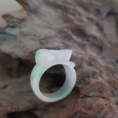 Nhẫn Tỳ Hưu Mới Nam Ni 19mm Đá Cẩm Thạch Tự Nhiên Trắng Xanh nhẹ Bóng Đẹp Size Nhẫn đk 19mm x bản 11mm ạ