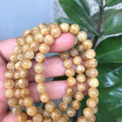 VÒNG TAY ĐÁ THẠCH ANH TÓC VÀNG TỰ NHIÊN SẠCH ĐẸP 108 HẠT SIZE VÒNG 7MM 100% ĐÁ THIÊN NHIÊN NỮ MỆNH KIM MỆNH THỔ MỆNH THỦY ĐEO KIỂU QUẤN TAY RẤT SANG RẤT XINH Ạ