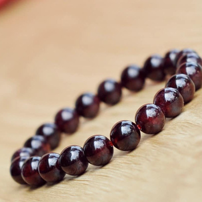 Vòng Tay Đá Ngọc Hồng Lựu Garnet Tự Nhiên 10mm - Vòng tay đá phong thủy cho người Mệnh Hỏa, Mệnh Thổ cho Nam và Nữ
