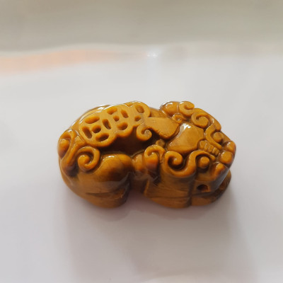 Tỳ Hưu Đá Mắt Hổ Vàng Nâu Tự Nhiên To Phối Vòng Tay Nam  Kích thước tỳ hưu dài 35mm x ngang 20mm  Phối vòng tay nam size 14ly, 16ly và 18ly ạ