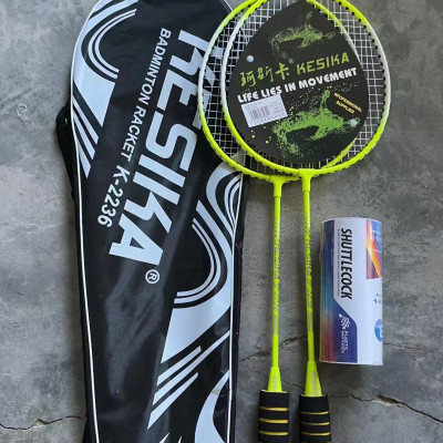 Set  2  cây vợt cầu lông chơi thể thao , hợp kim nhôm , kèm túi đựng ,  tặng 3 quả cầu ,tay cầm được làm bằng gỗ , lót ngoài đệm mút  chắc tay  ,giúp cầm nắm vợt được chắc chắn , dễ dàng