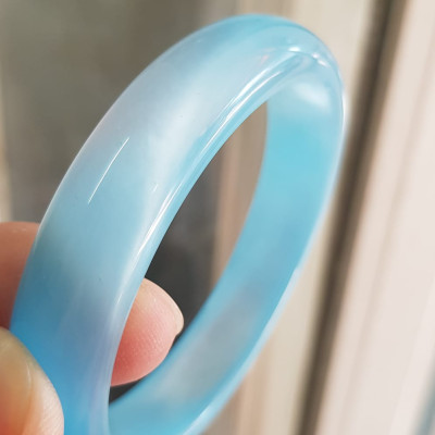 Vòng tay nữ đá mắt mèo Xanh dương nhẹ bản hẹ mới Ni 53mm x cao 12mm x dầy 6,5mm Nữ 49kg - 54kg đeo Vòng màu xanh dương nhẹ xinh tươi đẹp rẻ lắm chuẩn hợp nữ mệnh thuỷ mệnh mộc ạ