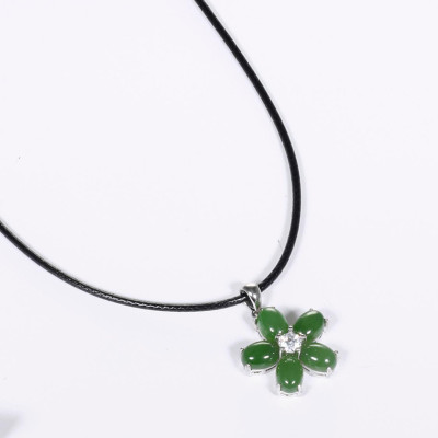 Mặt dây chuyền hoa 5 cánh đá ngọc bích mệnh hỏa, mộc - Ngọc Quý Gemstones