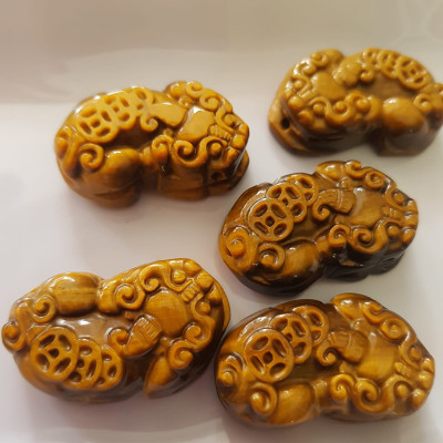 Tỳ Hưu Đá Mắt Hổ Vàng Nâu Tự Nhiên To Phối Vòng Tay Nam  Kích thước tỳ hưu dài 35mm x ngang 20mm  Phối vòng tay nam size 14ly, 16ly và 18ly ạ