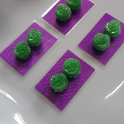 Đôi bông tai mới bông hồng nổi cao sịn đẹp xanh Ngọc tươi size đk 9,5mm x Cao 5mm Chất liệu đá ngọc cẩm thạch tự nhiên xanh ngọc tươi đều sịn bóng mượt đẹp nữ về bọc vàng lên đeo sang lắm ạ