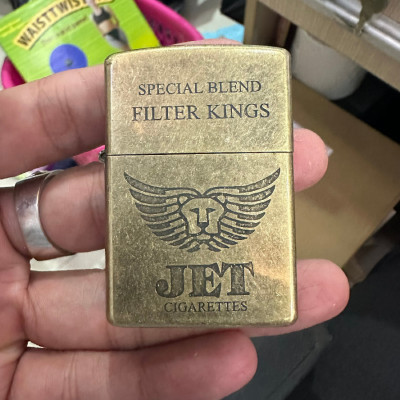 Hộp quẹt zippoo bao thuốc Jet hàng chính hãng USA vỏ đồng nguyên khối có tem đỏ 2 mẫu trơn nhám (giao bất kỳ) , Bật lửa zippoo jet vàng (trơn/nhám) độc đáo