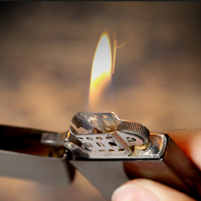 Vỏ Hột Quẹt Bật Lửa Xăng Đá Zorro ZC9 Họa Tiết Màu Trơn - Giao Màu Ngẫu Nhiên