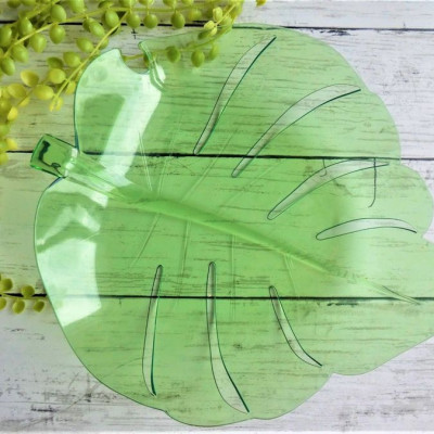 Đĩa nhựa pha lê hình chiếc lá Yamada Monstera có thiết kế trang nhã, sang trọng- nội địa Nhật Bản
