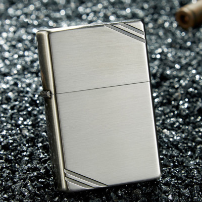Vỏ Hột Quẹt Bật Lửa Hộp Quẹt Xăng Đá Zorro Z5000B Họa Tiết Chặt Góc Màu Vàng / Bạc - Dùng Xăng Bấc Đá Cao Cấp