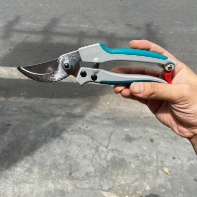 KÉO CẮT TỈA 205MM ĐỆM NHỰA TPR TOTAL THTP62082 - HÀNG CHÍNH HÃNG