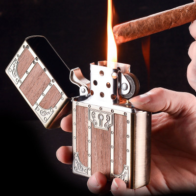 Vỏ Hột Quẹt Bật Lửa Xăng Đá Zorro Z91032 Họa Tiết Chiếc Rương - Dùng Xăng Bấc Đá Cao Cấp