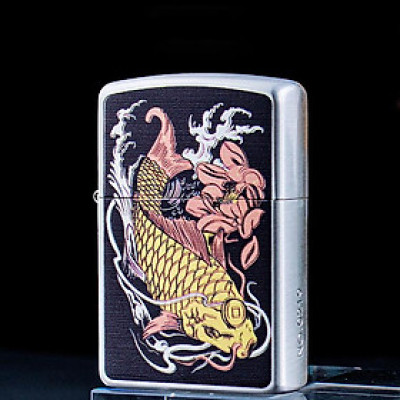 Vỏ Hột Quẹt Bật Lửa Xăng Đá Zorro Z2-1117 Họa Tiết Cá Chép Quần Hội Ao Sen Cực Đẹp Đem Lại May Mắn