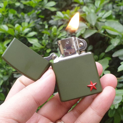 Vỏ Hột Quẹt Bật Lửa xăng đá Zorro Z91256B thiết kế nhỏ gọn tiện dụng màu xanh - dùng xăng bấc đá cao cấp