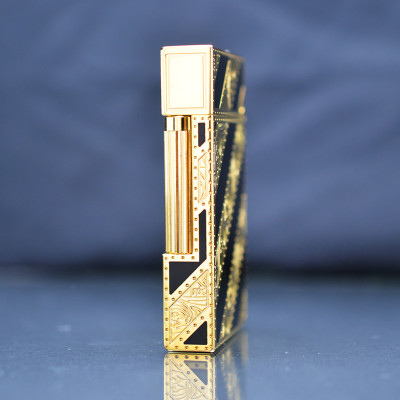 Vỏ Hột Quẹt Bật Lửa Upon D42V Họa Tiết Hoa Lá Sơn Mài Nền Đen Vàng Đối Nhau - Dùng Gas Đá Cao Cấp