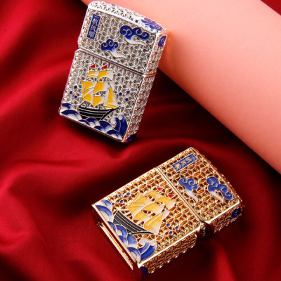 Vỏ Hột Quẹt Bật Lửa Xăng Chief CF1248J Thiết Kế Họa Tiết Thuyền Buồm Sơn Mài - Dùng Xăng Bấc Đá Cao Cấp