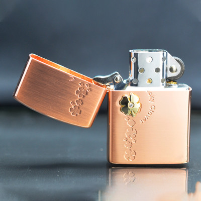 Vỏ Hột Quẹt Bật Lửa Xăng Đá Zorro Z9982B Họa Tiết Cỏ 4 Lá May Mắn Đẹp Độc Lạ sang trọng - Dùng Xăng Bấc Đá