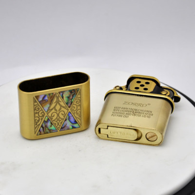 Vỏ Hột Quẹt Bật Lửa Xăng Đá Zorro Z506-008 Khảm Trai Đẹp Độc Lạ Nhiều họa Tiết - Dùng Xăng Bấc Đá cao Cấp