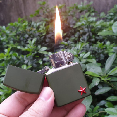 Vỏ Hột Quẹt Bật Lửa xăng đá Zorro Z91256B thiết kế nhỏ gọn tiện dụng màu xanh - dùng xăng bấc đá cao cấp