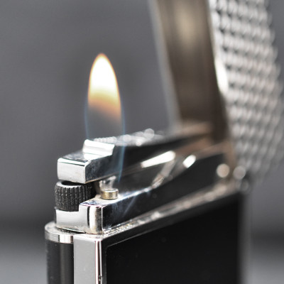 Vỏ Hột Quẹt Bật Lửa Upon D143T Sơn Mài Đen Họa Tiết Kim Cương - Dùng Gas Đá Cao Cấp